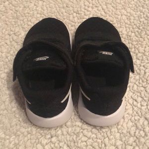 Nike Tanjun Toddler Sneakers in Black